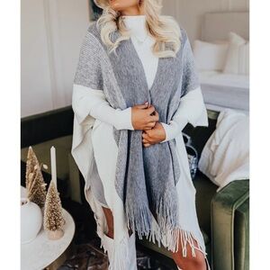 🟤NWT Cozy Fringe Poncho in Big Bold Stripes of Gray/Off-White ONE SIZE